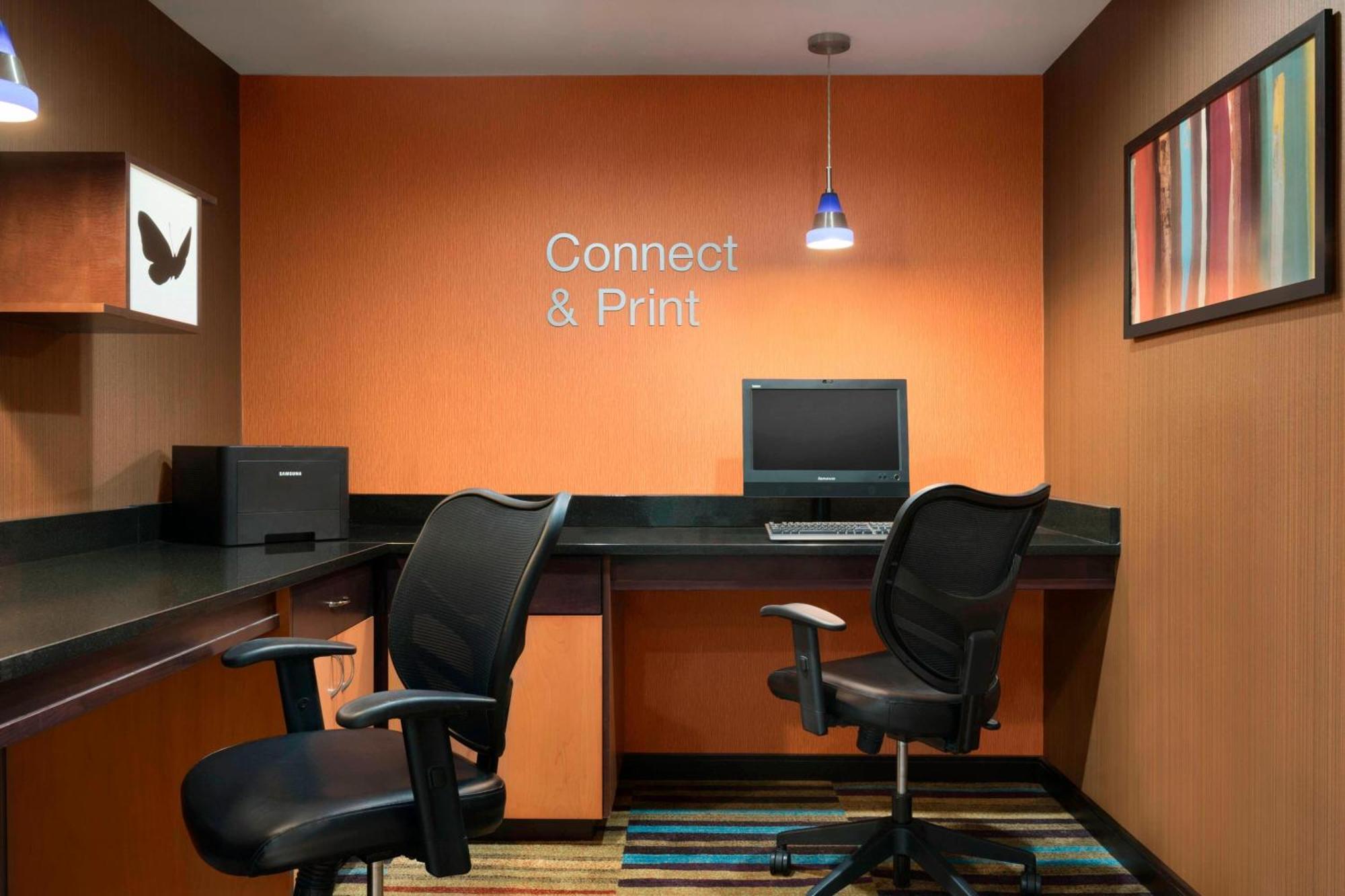 Fairfield Inn & Suites Hartford Манчестер Экстерьер фото