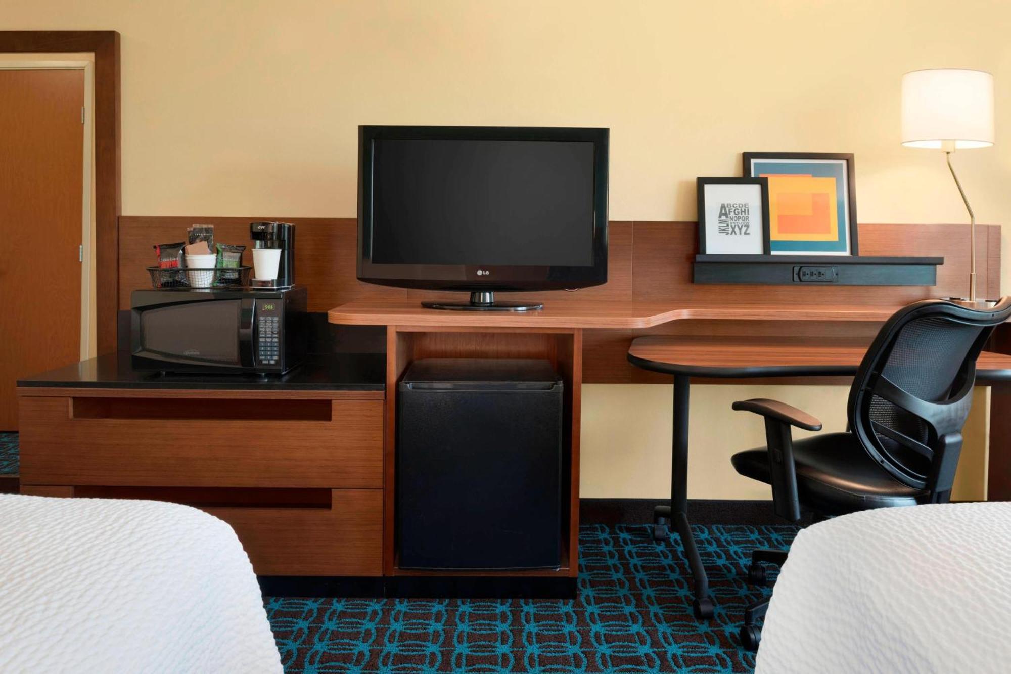 Fairfield Inn & Suites Hartford Манчестер Экстерьер фото