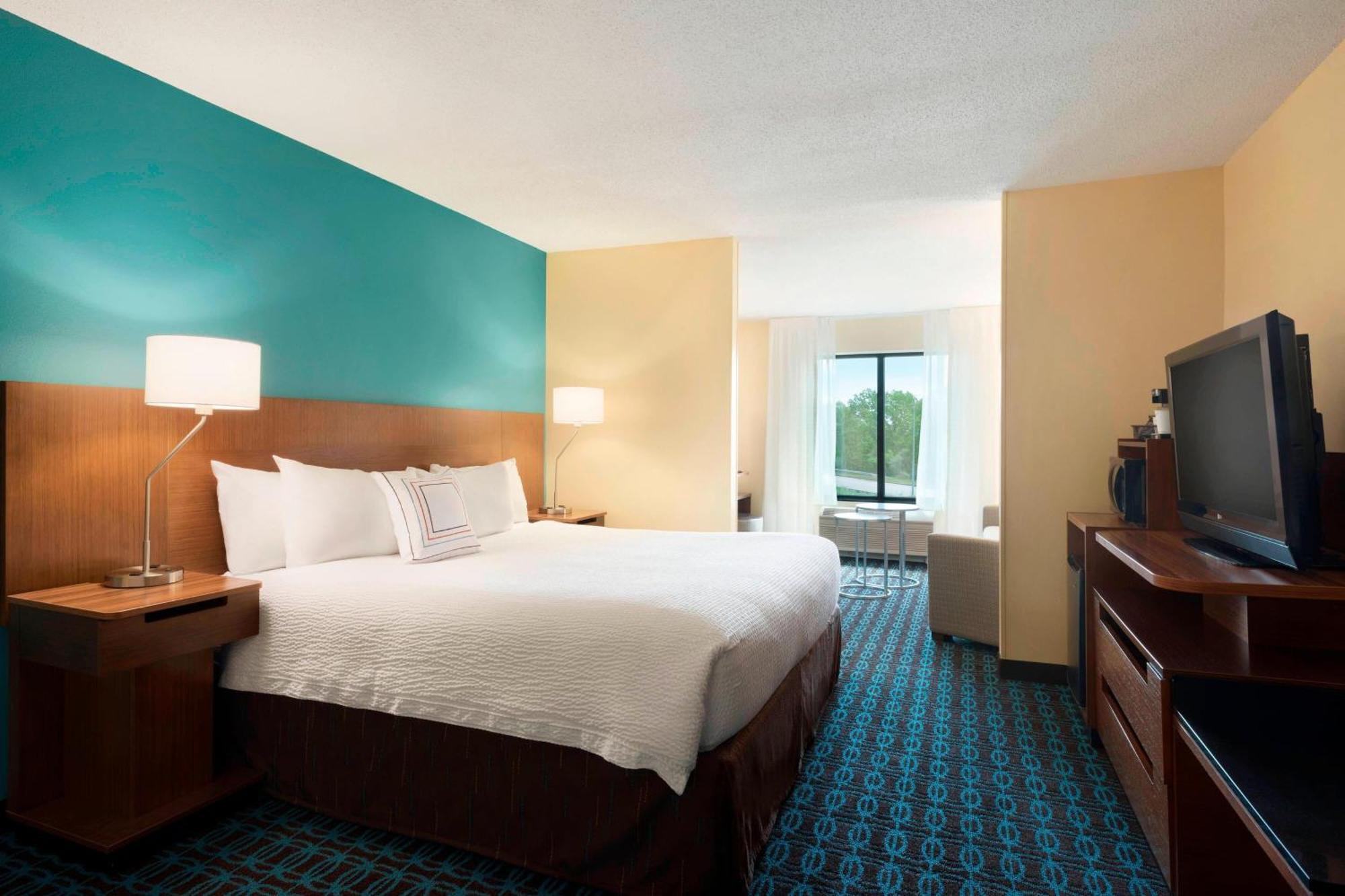 Fairfield Inn & Suites Hartford Манчестер Экстерьер фото