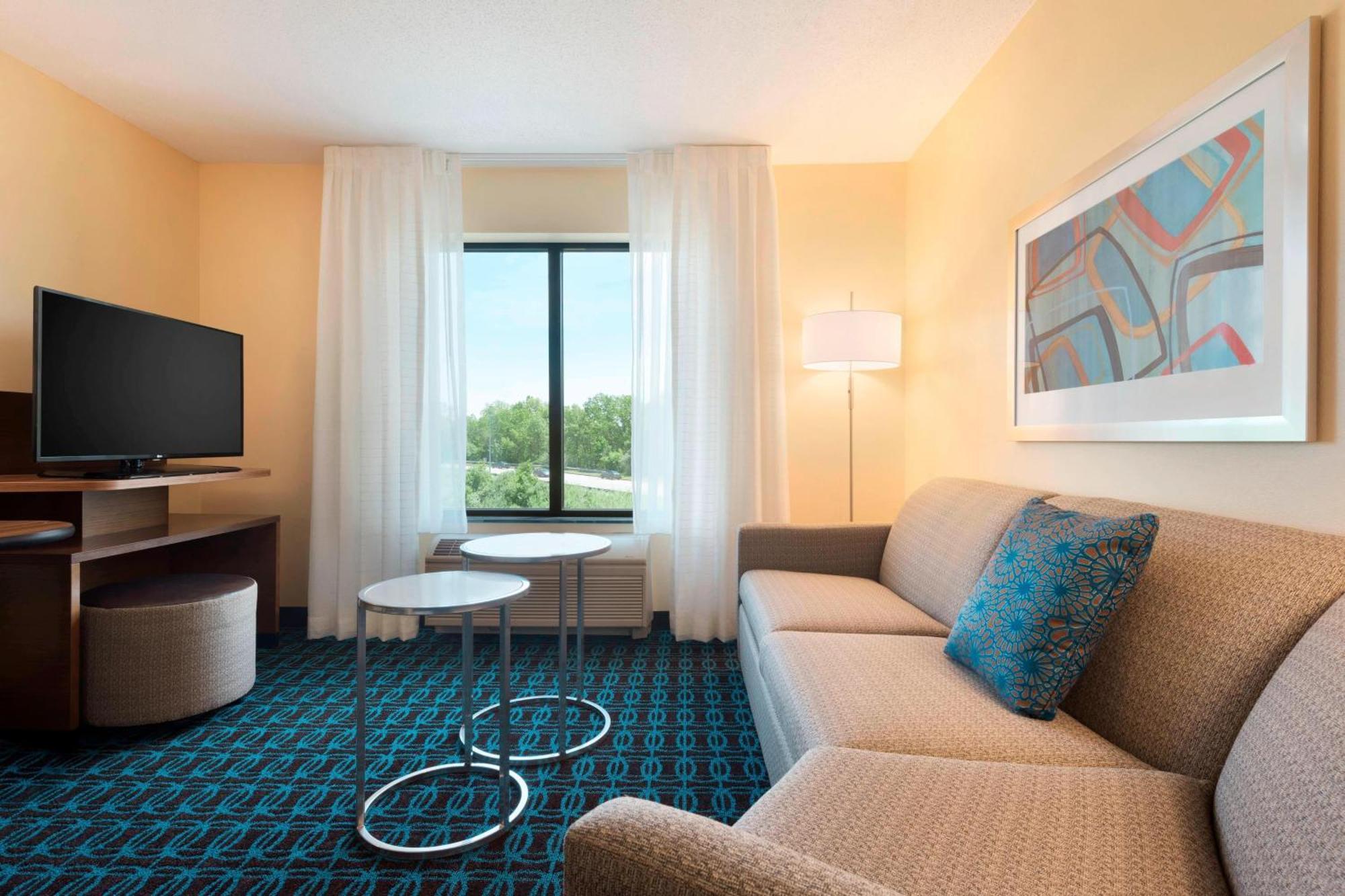 Fairfield Inn & Suites Hartford Манчестер Экстерьер фото