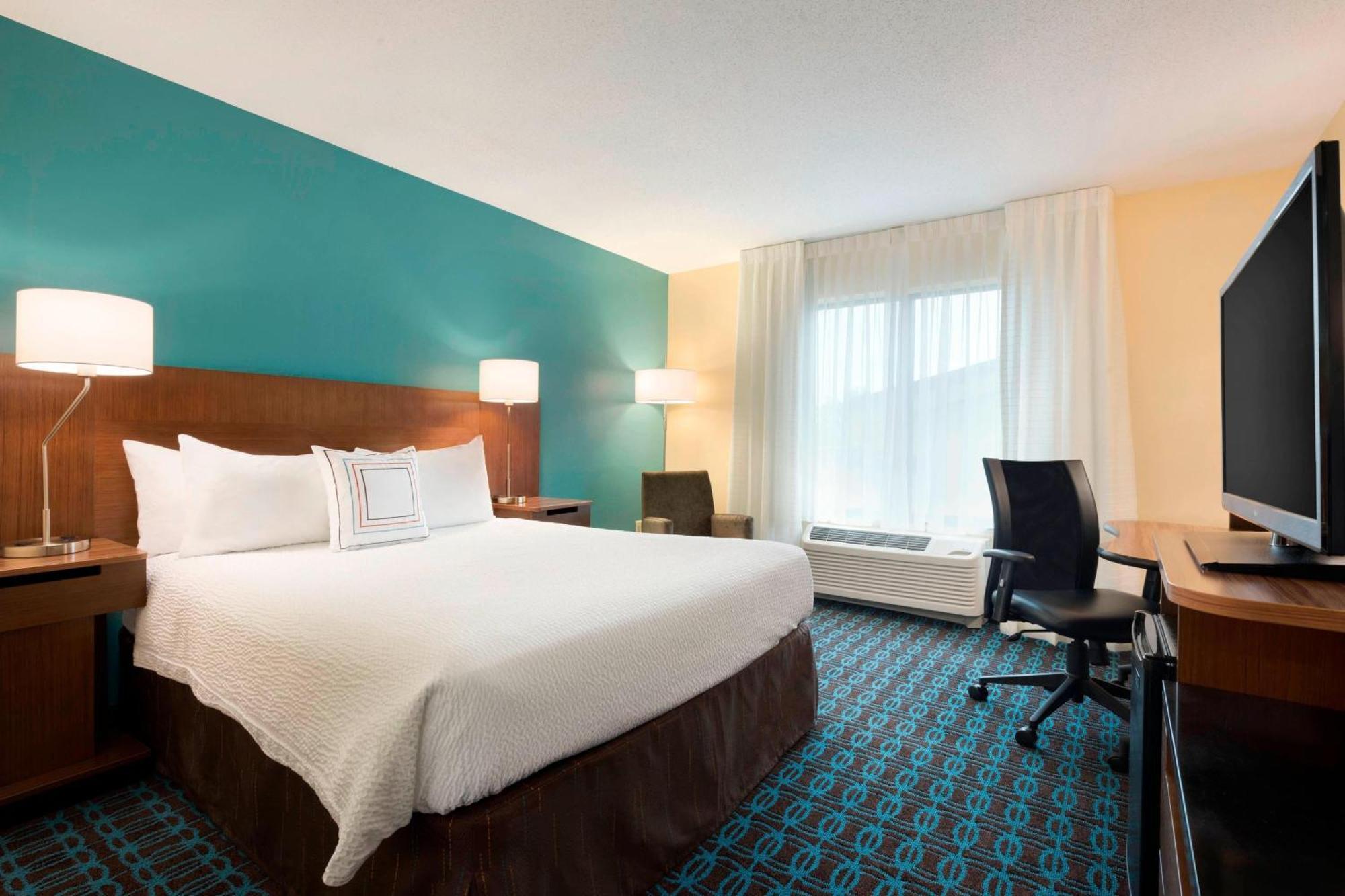 Fairfield Inn & Suites Hartford Манчестер Экстерьер фото