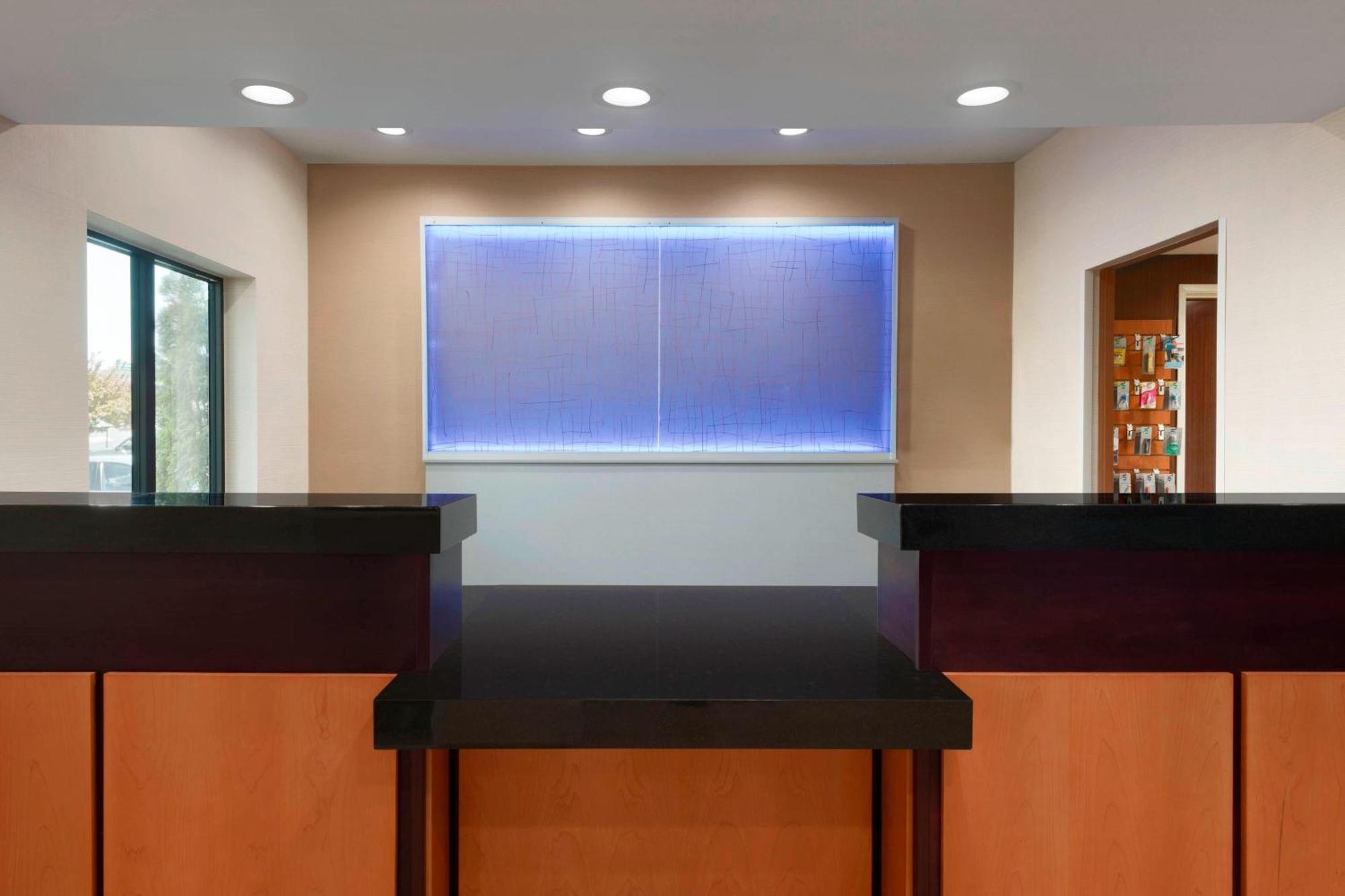 Fairfield Inn & Suites Hartford Манчестер Экстерьер фото