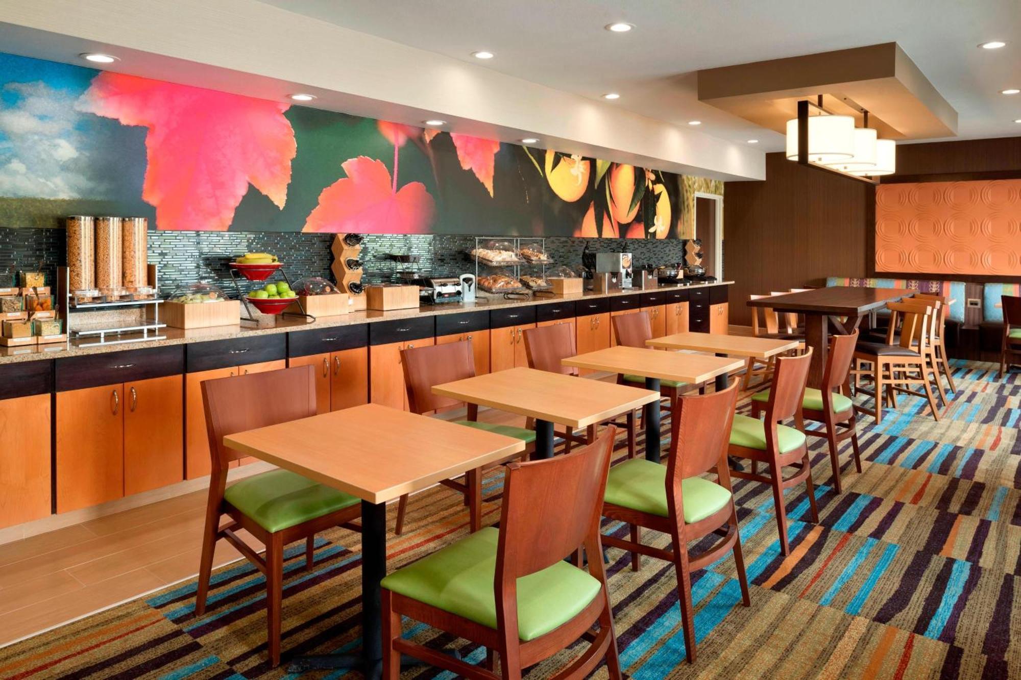Fairfield Inn & Suites Hartford Манчестер Экстерьер фото