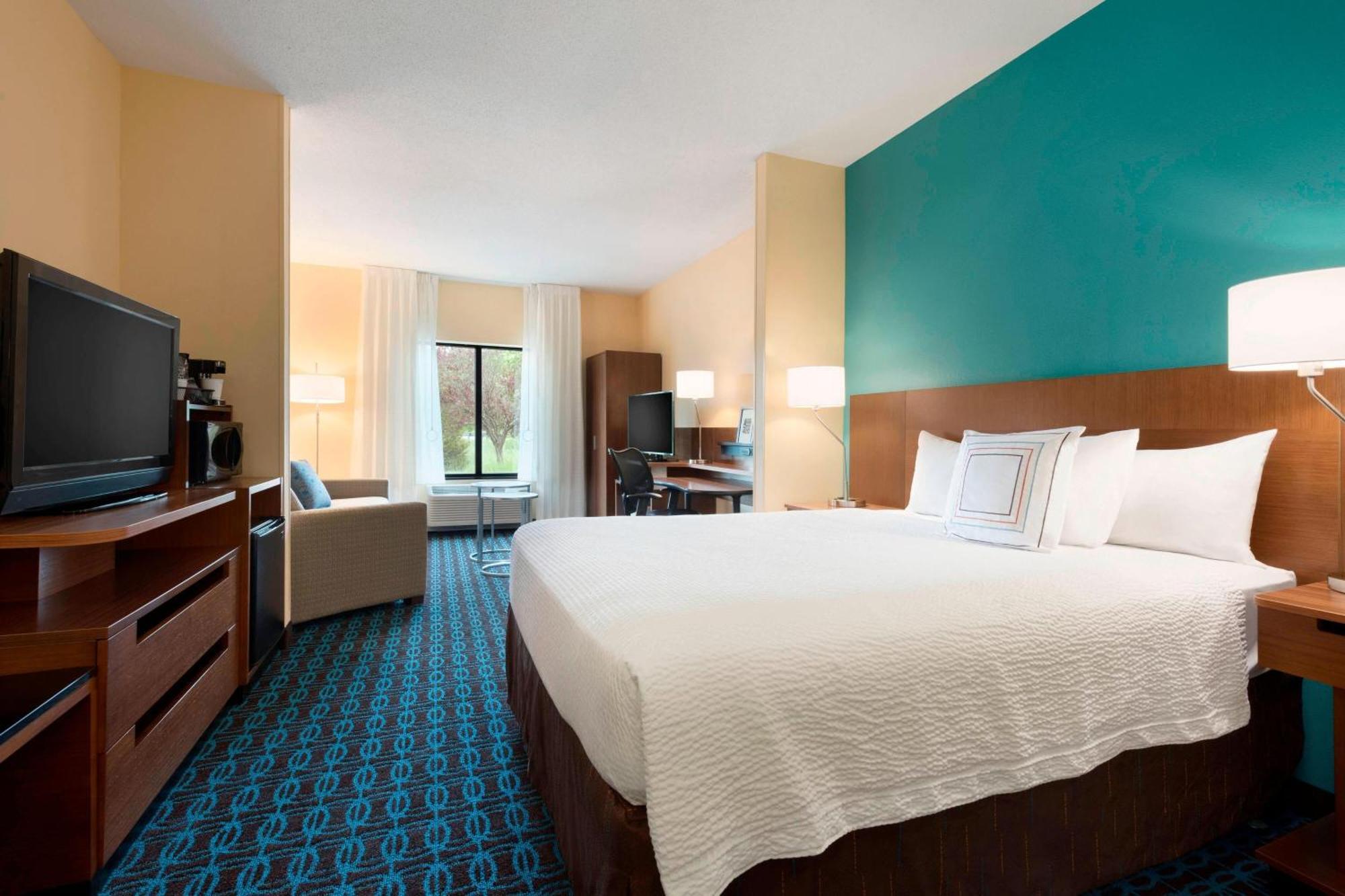 Fairfield Inn & Suites Hartford Манчестер Экстерьер фото