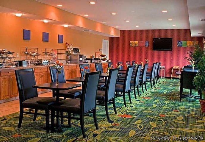 Fairfield Inn & Suites Hartford Манчестер Ресторан фото