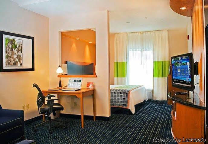 Fairfield Inn & Suites Hartford Манчестер Экстерьер фото